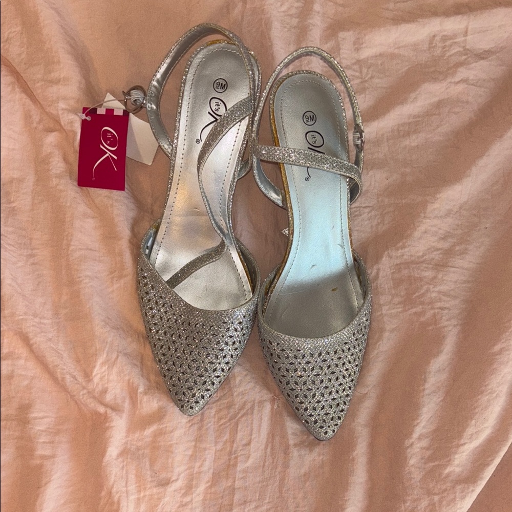 NWT Silver Sparkly Closed-toe kitten heels Size 9